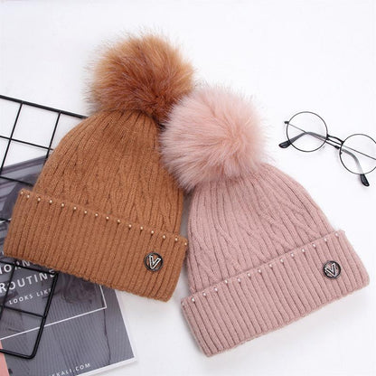 Autumn and winter Korean sweet and lovely pearl hat brim V letter wool ball Knitted Warm thread hat