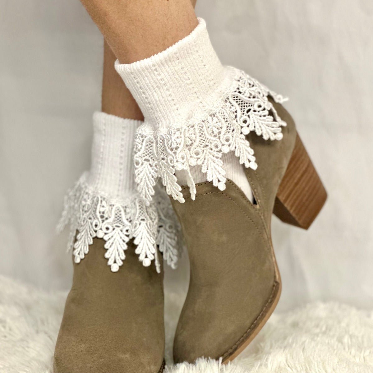 ORIGINAL  lace cuff socks - white