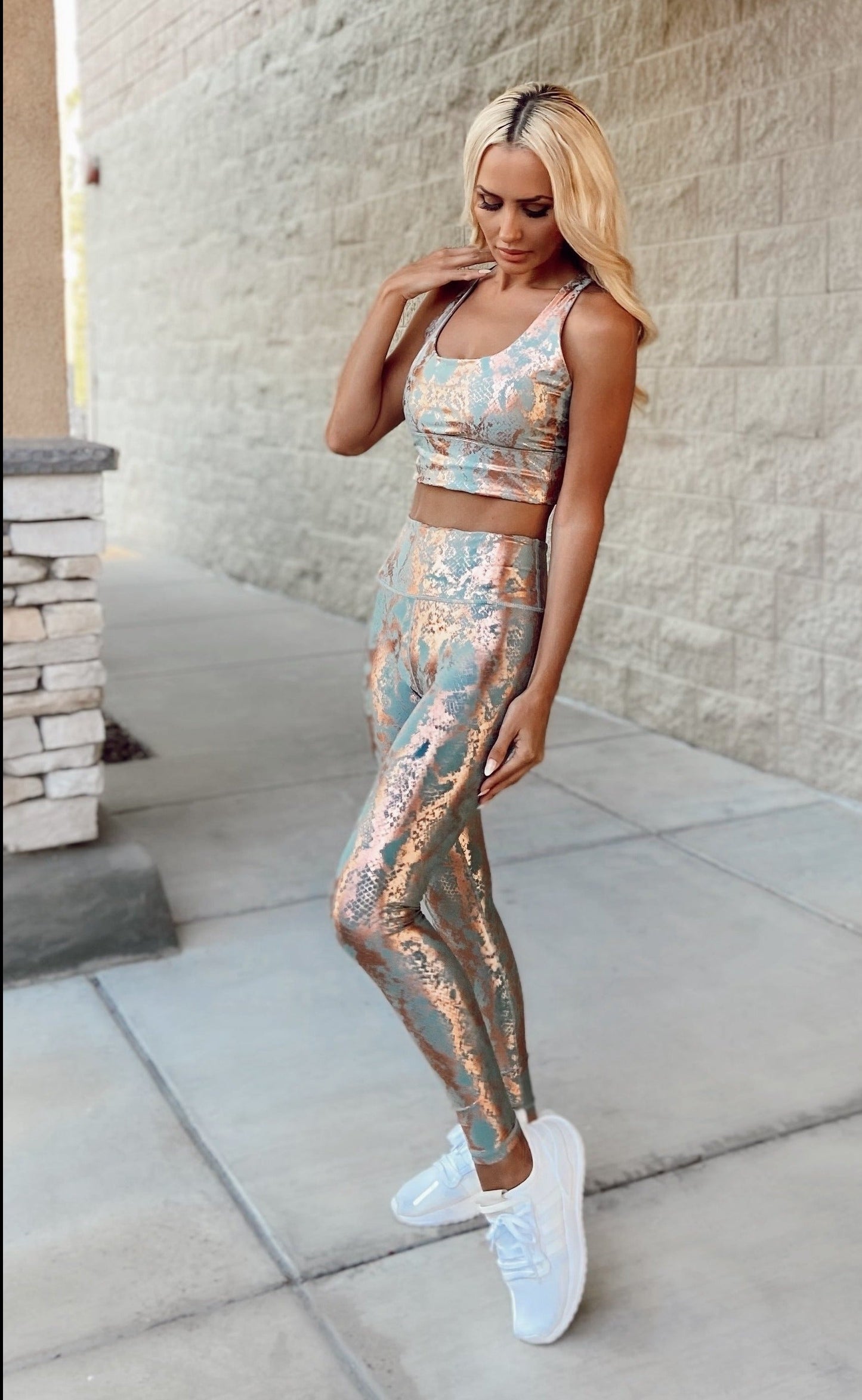 Free Shipping For Laila Snakeskin Fitness Leggings - Sage