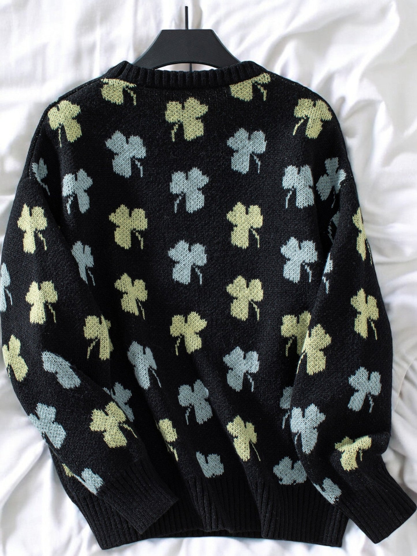 Women's Clover Print Crew Neck Sweater with Ribbed Cuffs and Hem