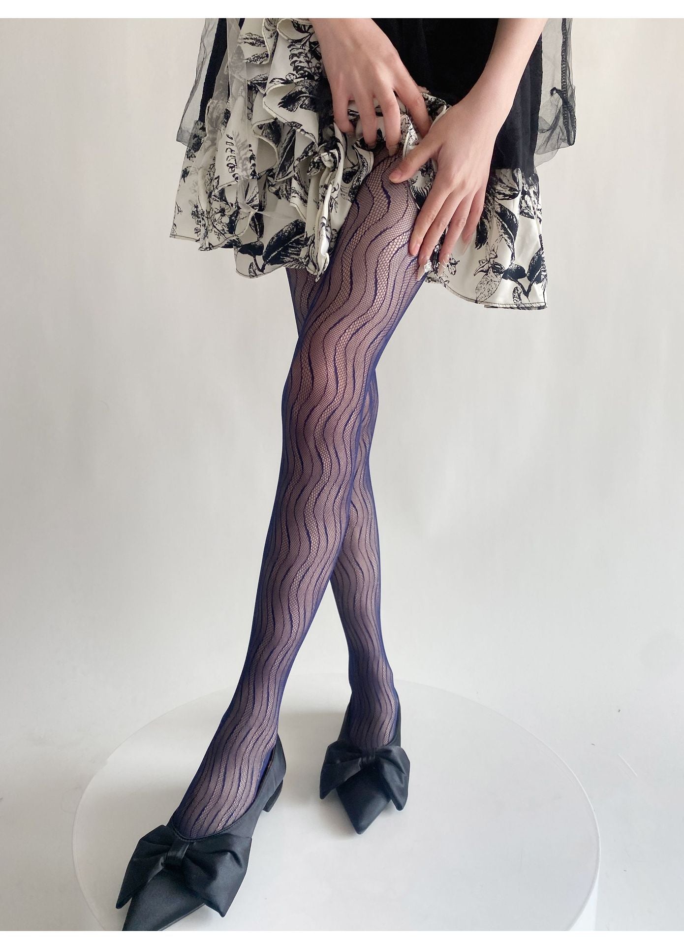 Sexy Thin Wavy Jacquard Lace Hollow Pantyhose
