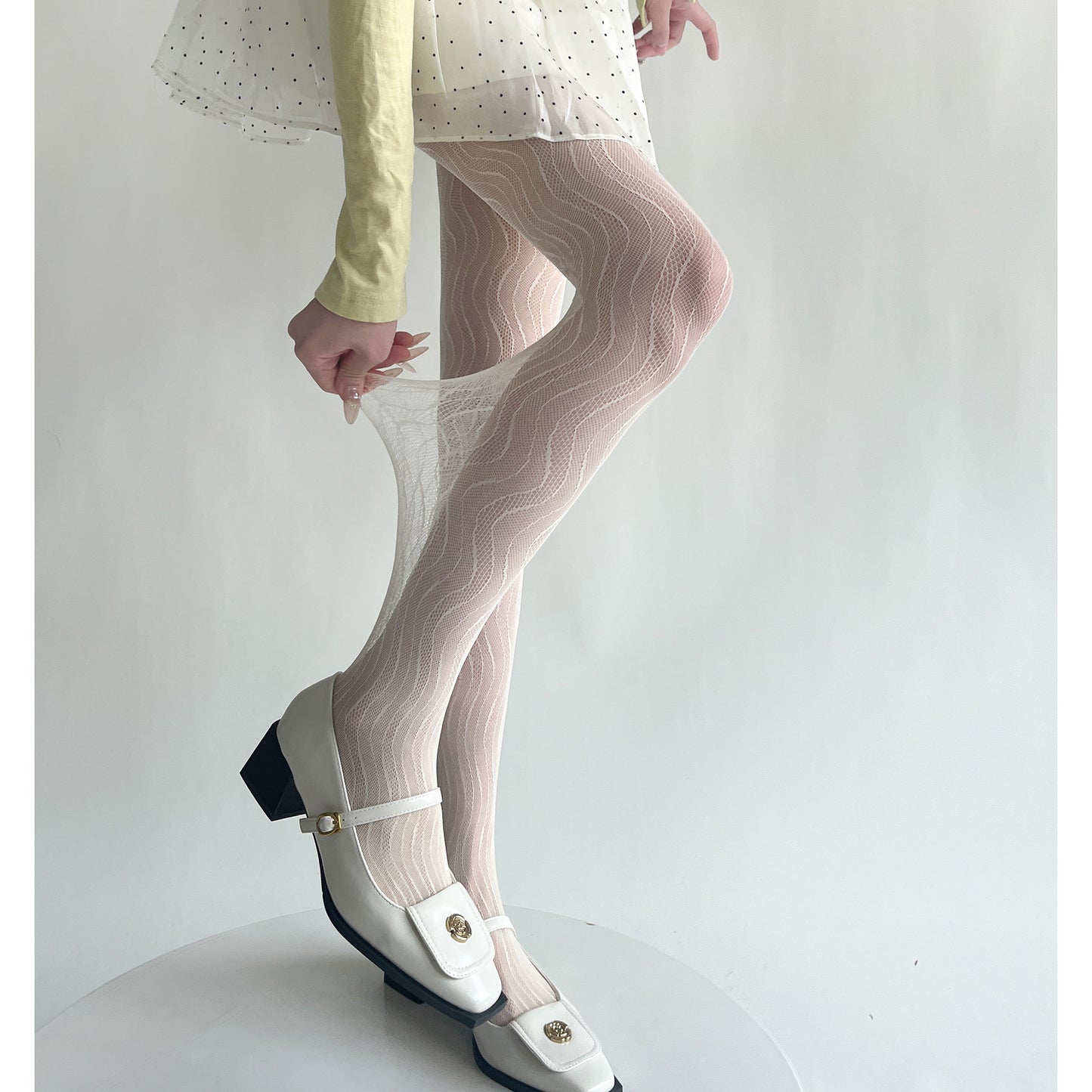 Sexy Thin Wavy Jacquard Lace Hollow Pantyhose