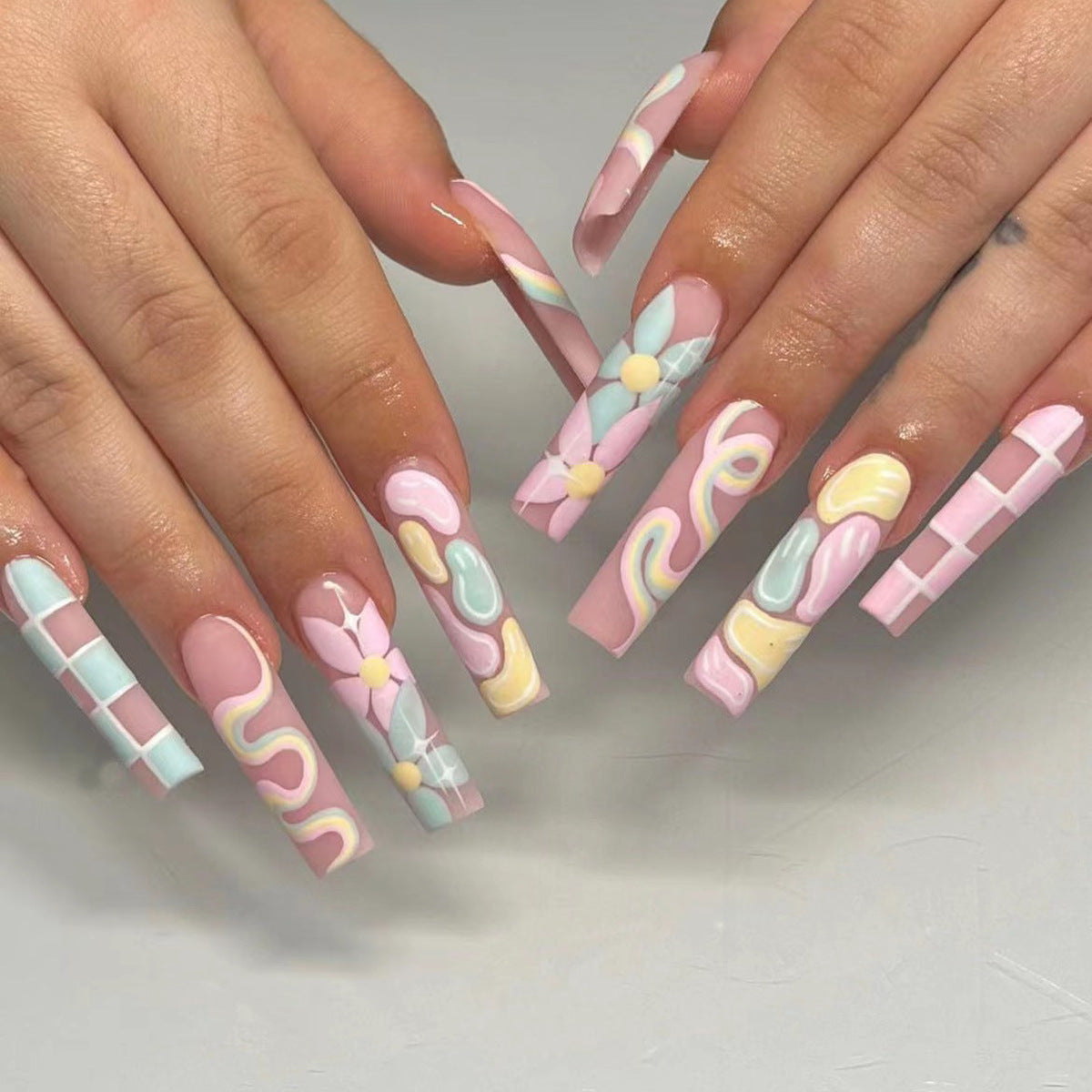 Macaron-Colored Floral Pattern Nail Extensions Ready-to-Wear