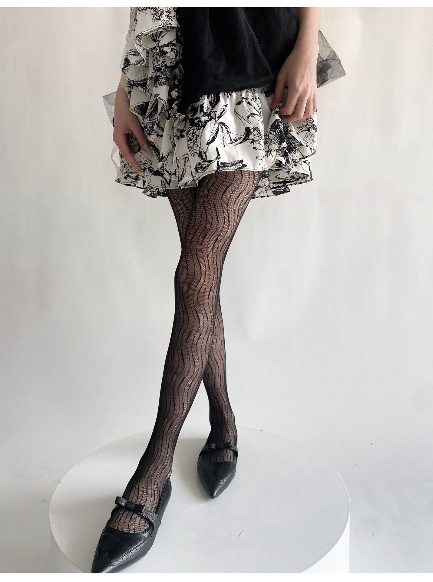 Sexy Thin Wavy Jacquard Lace Hollow Pantyhose