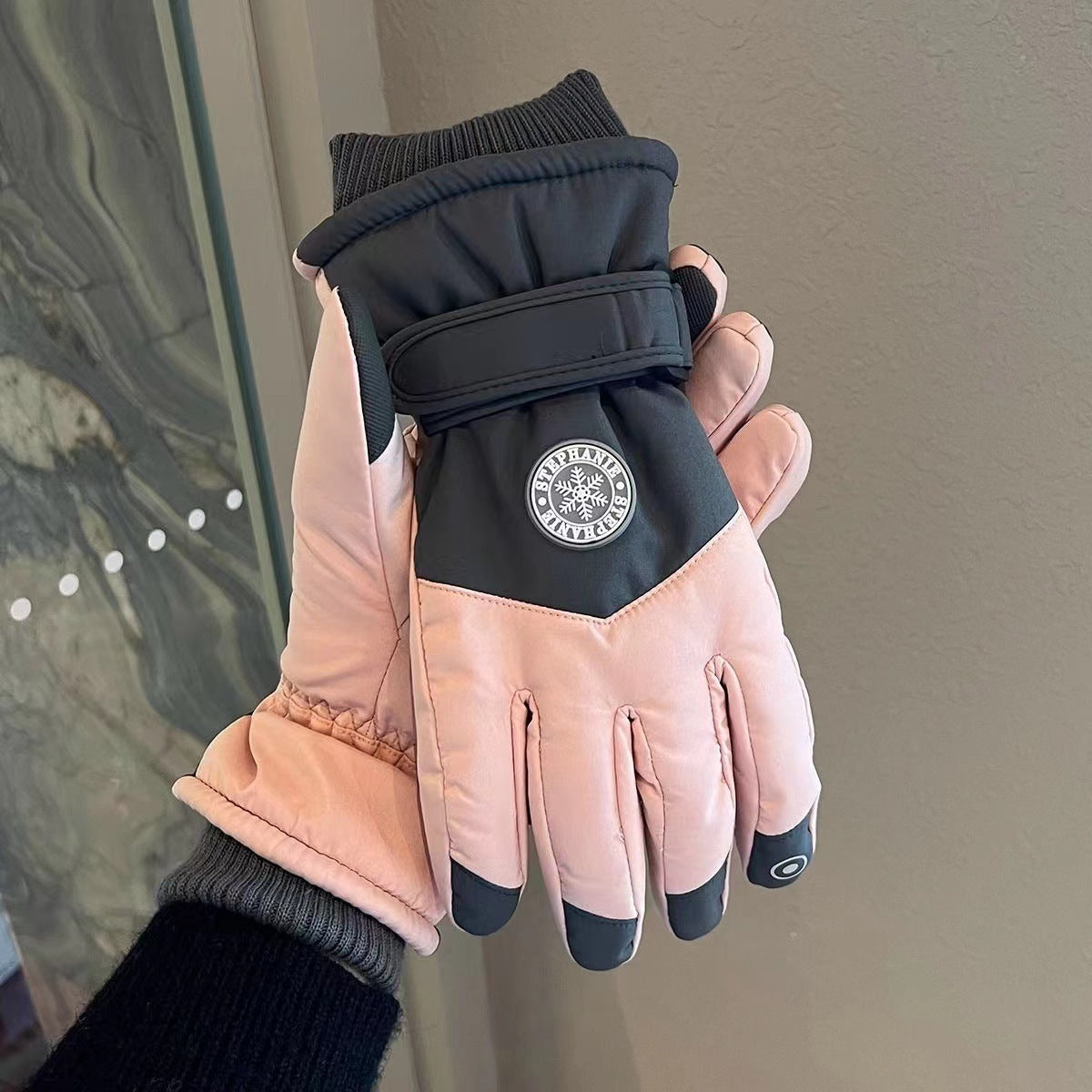 Cool Skiing Couple Gloves