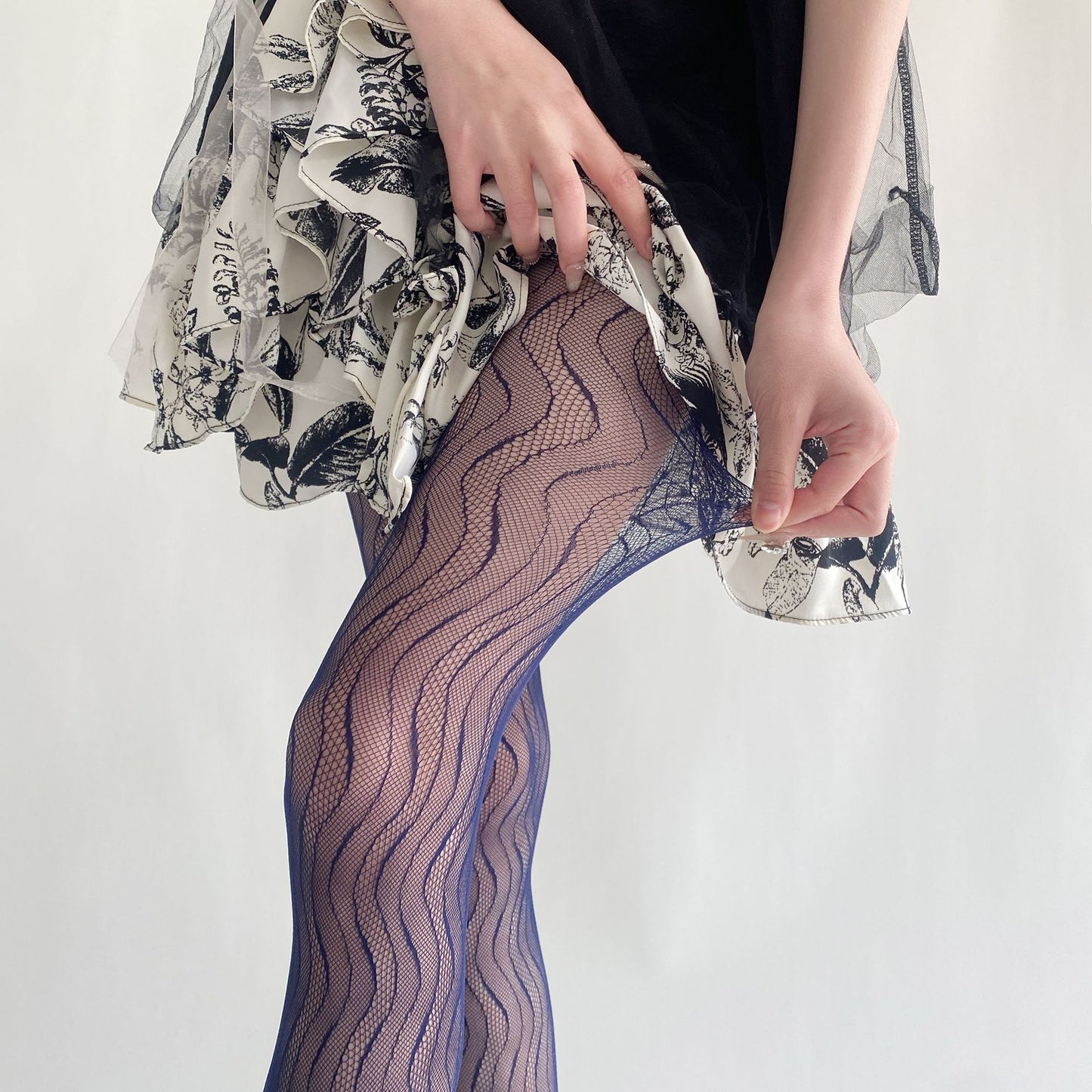 Sexy Thin Wavy Jacquard Lace Hollow Pantyhose