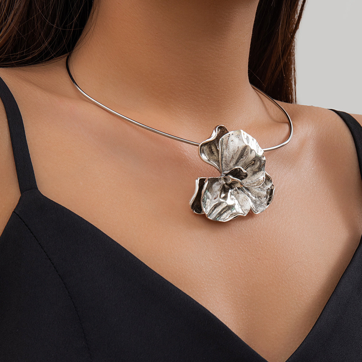 Pleated Metal Flower Choker