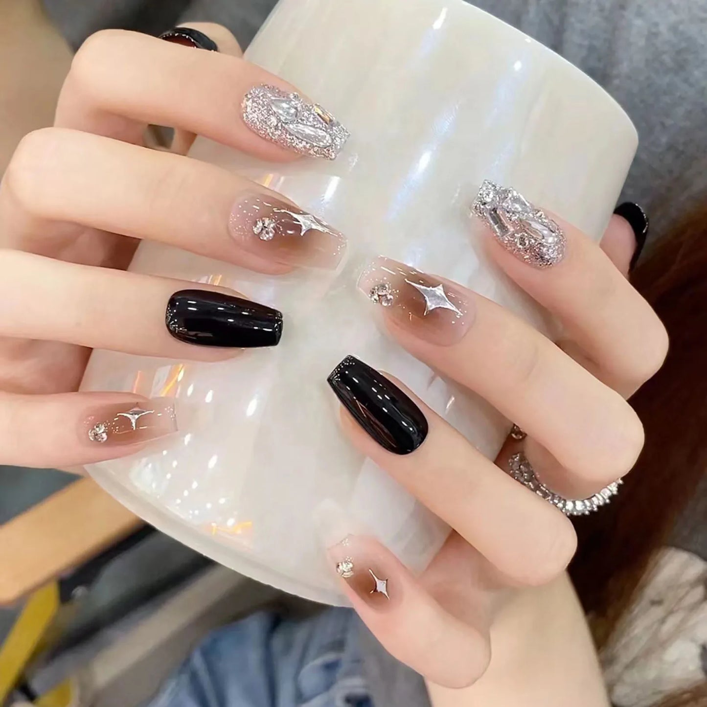 Free shipping for 24Pcs Almond Press on Nails Y2K Star Diamond Designs for Cool Girls Nude Color Fake Nails for Women Fukk Cover False Nail Tips