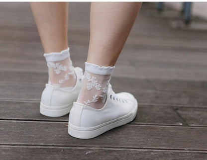 Free Shipping For Women's White Sheer Patterned Ankle Socks