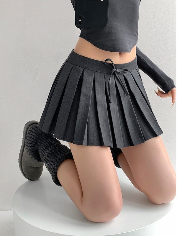 Cute pleated mini skirt