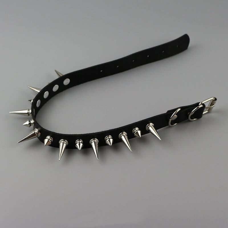 Punk rock rivet choker